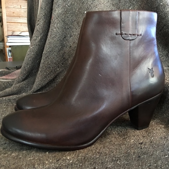 NEW Frye Women Ankle Bootie Brown Leather Size 8.5 - Picture 1 of 10